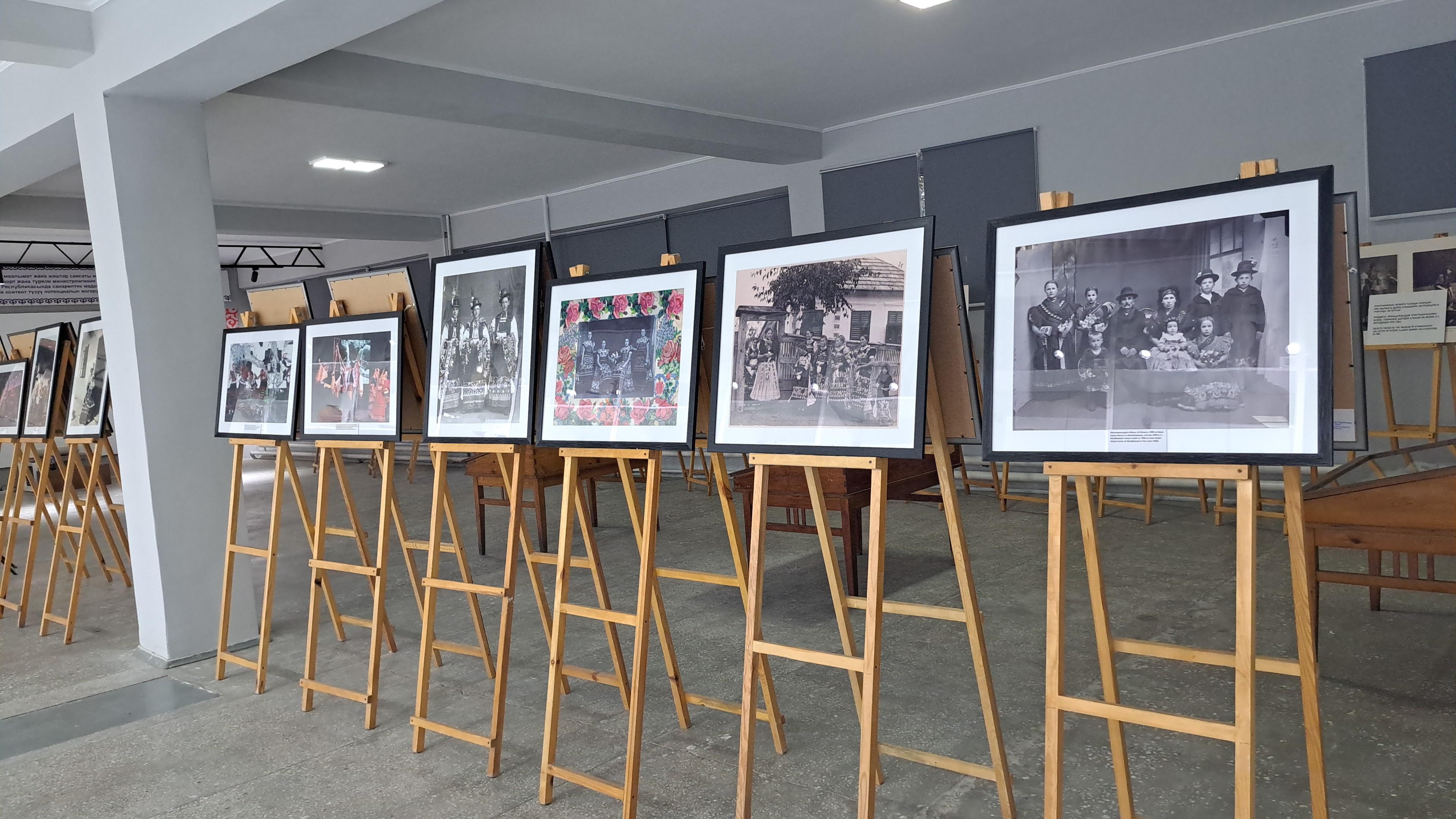 ФОТОВЫСТАВКА ДЬЁРДЯ АЛМАШИ И ВЫСТАВКА НАРОДНОГО ТВОРЧЕСТВА МАТЬО В ГОРОДЕ ОШ